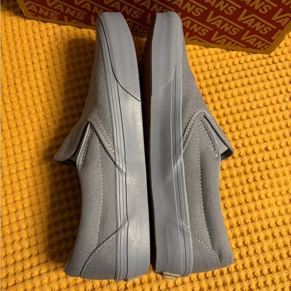 New in Box Vans Classic Slip-On | Pastel Mono Dusty Blue | US Women 8.5 / Men 7 - Picture 11 of 16